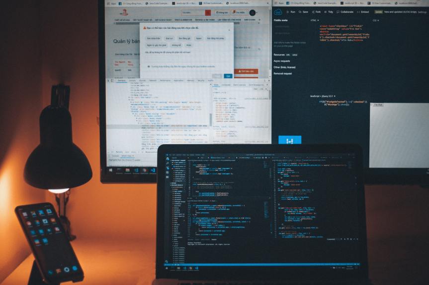 <strong>What is AngularJS?</strong>